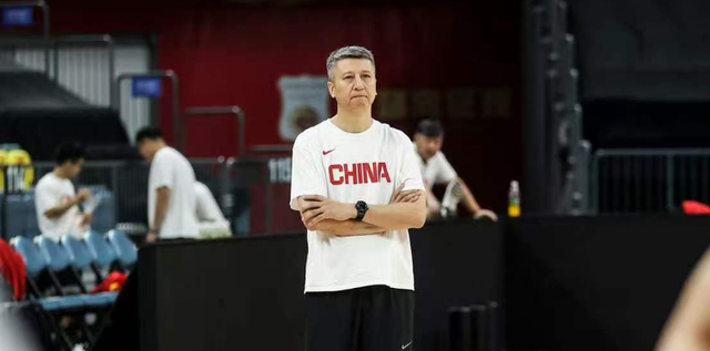 开云体育官方网站-中国男篮4分险胜！焦泊乔爆发，王俊杰18分14篮板，徐昕10分
